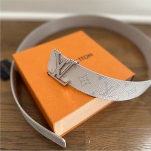 💯 Authentic Louis Vuitton Initiales 40MM Reversible Belt. Brand-new never worn.